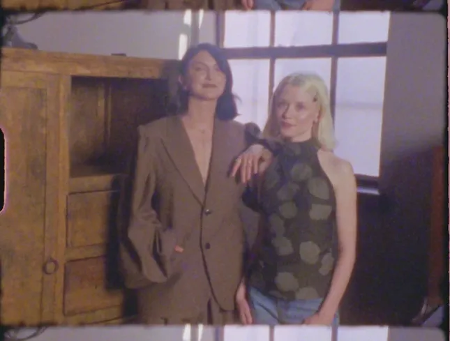 Maisie Peters x Julia Michaels - Kingmaker Visualizer on Super 8
