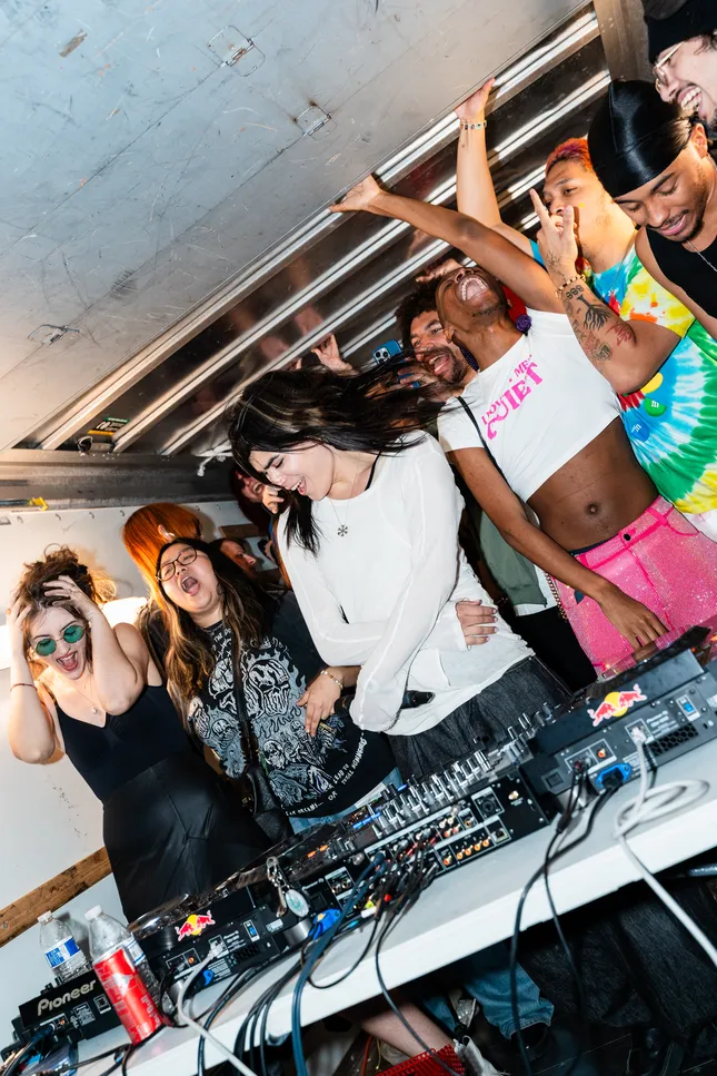 underscores and friends, u-haul pop up