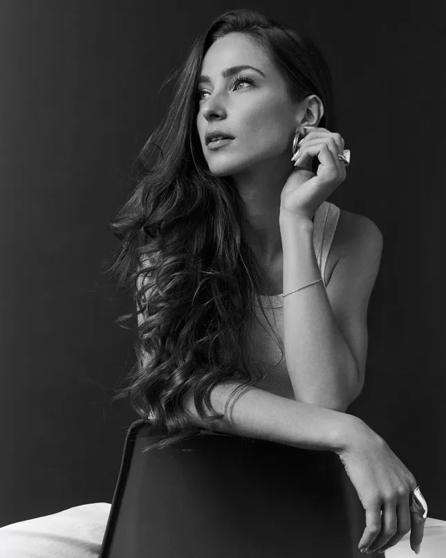 Noe in black and white