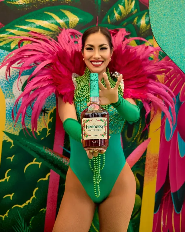 Hennessy - Calle 8