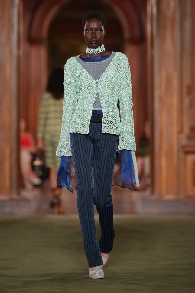 LOUIS VUITTON CRUISE 27 SHOW BY NICOLAS GHESQUIERE
