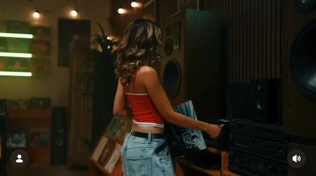 Vinyl record store (studio)