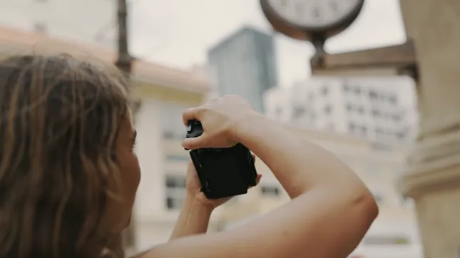 Commercial for Promaster SD cards