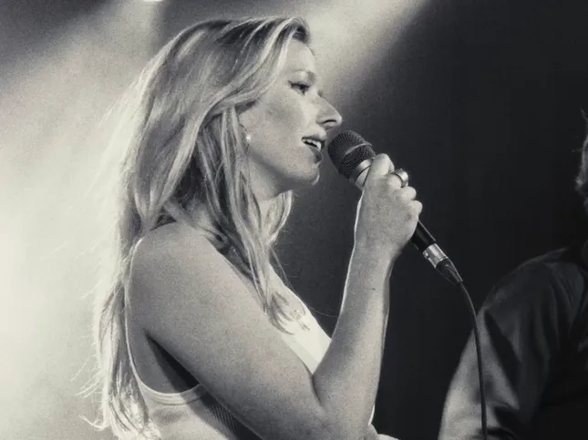 Jade Street, Apple Martin - Satellites