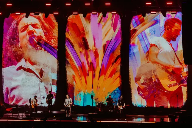 Visuals for Snow Patrol's 'The Forest Is The Path' Tour