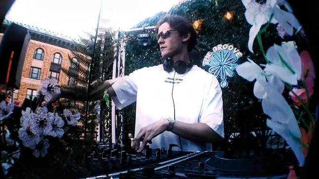 THE GROOVE ROOFTOP SET