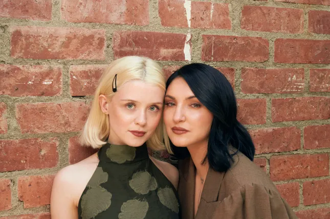 Maisie Peters x Julia Michaels - Kingmaker - Press Photos