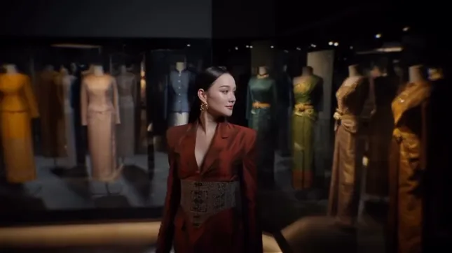 “La Mode en Majesté: Royal Thai Dress: From Tradition to Modernity” - MAD