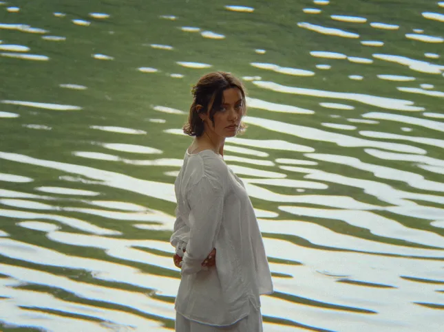 L'OMBRE DANS L'EAU