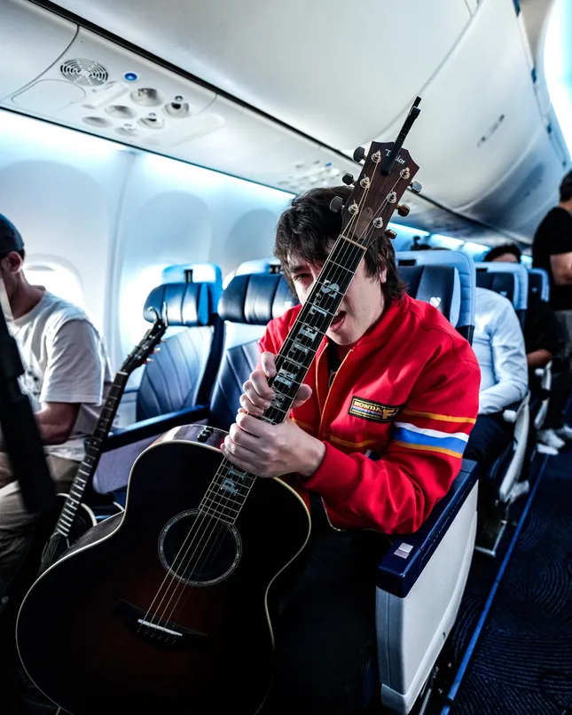 Portraits & BTS on TOUR (Plain White T’s)