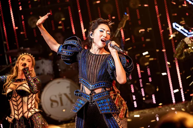 “Six” celebrates 2000 performances on Broadway