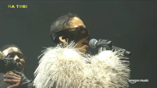 FKA TWIGS - PERFECTLY LIVE (VISUALS