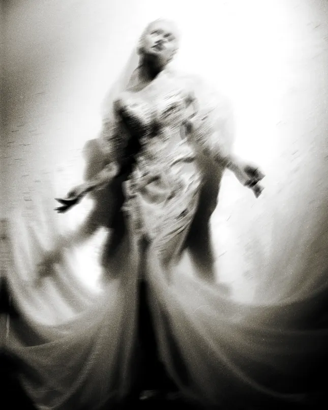 Iris Van Herpen - Performance show