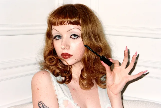 AppleDoll Tarantula Mascara Campaign