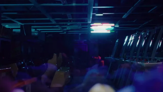 PRETTYBIRD: Switch Bank Commercial 3D