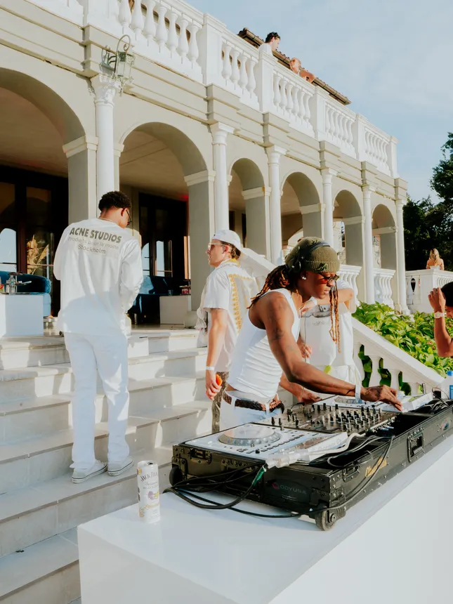 Hamptons all white party