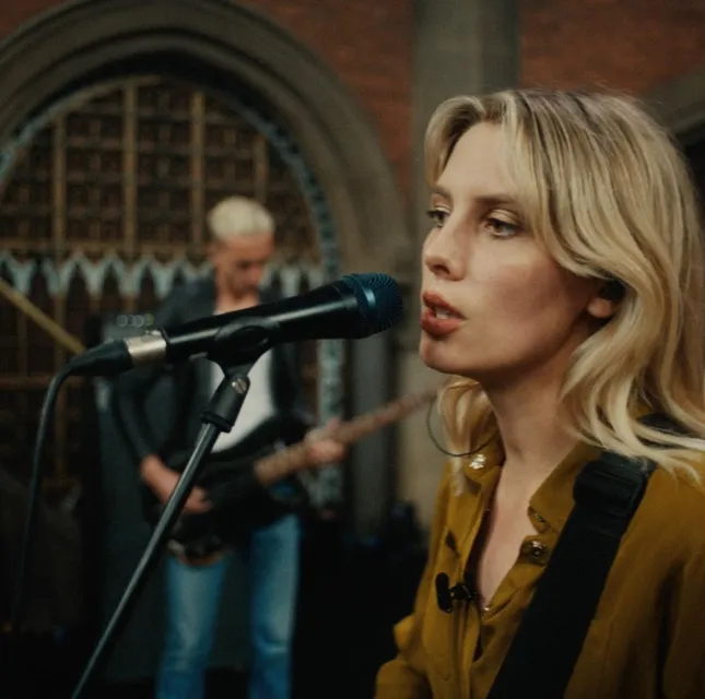 Wolf Alice - Lipstick on the Glass