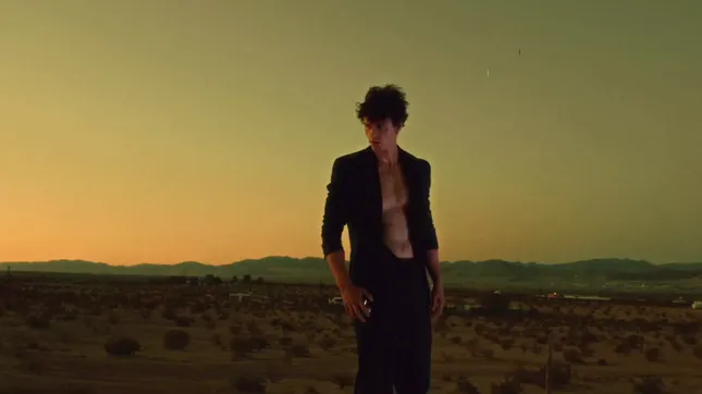 "DÉCOUVRIR LE MONDE" EROS VERSACE