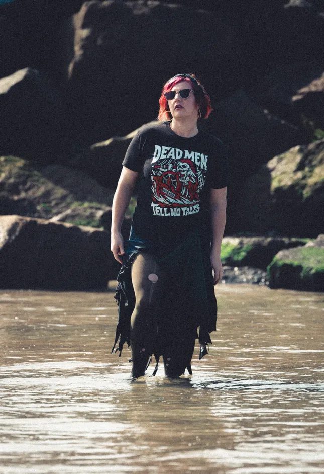 Flying House Threads - Dead Men Tell No Tales