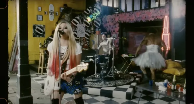 Avril Lavigne “Bite Me”