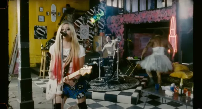 Avril Lavigne “Bite Me”