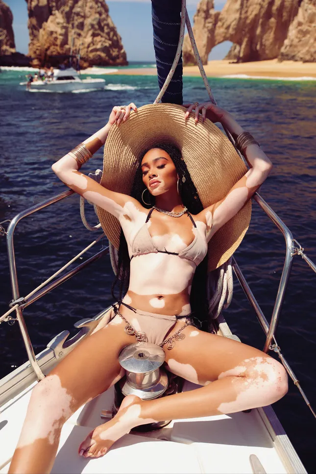 WINNIE HARLOW in Cabo,MX